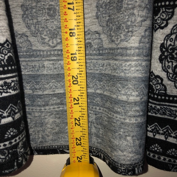 🌸Patterned Cardigan🌸 - Picture 4 of 5